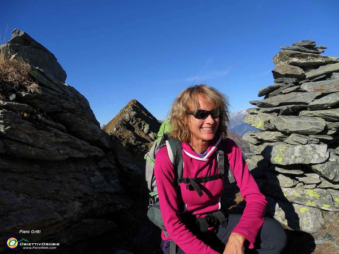 84 Alla Bocchetta di Budria con Pizzo del Vento e Alpi Retiche.JPG